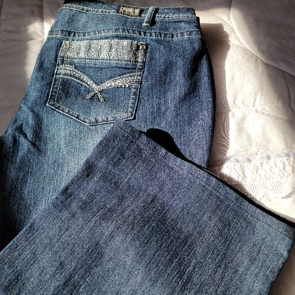 NEW Plus Size Women's Jeans - Picture 7 of 11